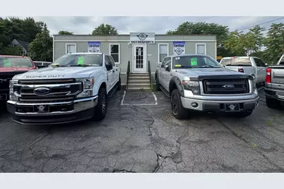 639 Rogers St, Lowell, MA 01852 - Photo 1