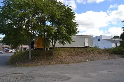 639 Rogers St, Lowell, MA 01852 - Photo 10