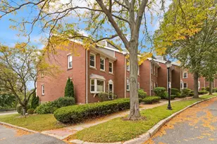 1 Boatswains Wy, Chelsea, MA 02150 - Photo 2