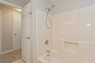 105 Mazarin St, Springfield, MA 01151 - Photo 14