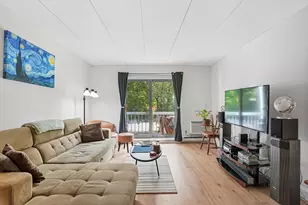 85 Commons Dr, Shrewsbury, MA 01545 - Photo 2