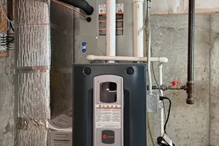 821 Merrimack Ave, Dracut, MA 01826 - Photo 8