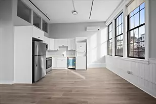 22 Waverly St, Worcester, MA 01604 - Photo 2