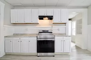 60 Howes St, Springfield, MA 01118 - Photo 8