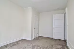 60 Howes St, Springfield, MA 01118 - Photo 16