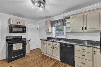 23 Dryden St, Worcester, MA 01605 - Photo 12