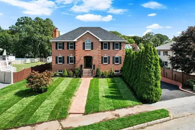 4 Gavin Cir, Stoneham, MA 02180 - Photo 2