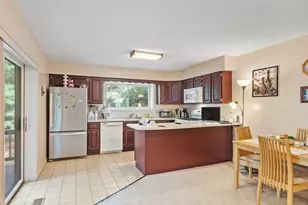 102 Captain Eames Cir, Ashland, MA 01721 - Photo 2