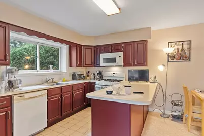 102 Captain Eames Cir #102, Ashland, MA 01721 - Photo 4