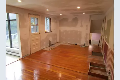 16 Munroe Ave, Reading, MA 01867 - Photo 4