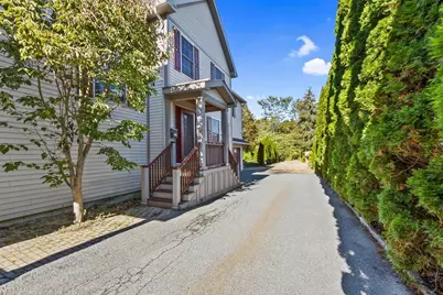 56 Summer St #B, Manchester by the Sea, MA 01944 - Photo 2