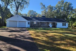 236 Pondview Dr, Springfield, MA 01118 - Photo 1