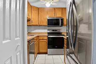 33 Lodgen Ct, Malden, MA 02148 - Photo 2