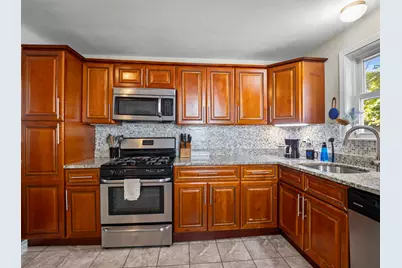 85 B St, Lowell, MA 01851 - Photo 10