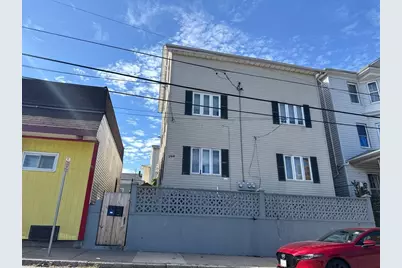 208 Snell St, Fall River, MA 02721 - Photo 4