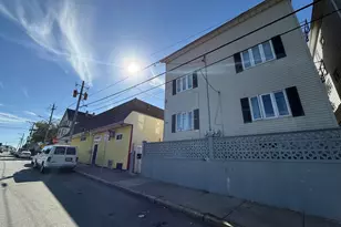 208 Snell St, Fall River, MA 02721 - Photo 1