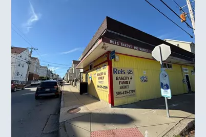 208 Snell St, Fall River, MA 02721 - Photo 2