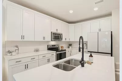 2 Winslow Ln #2302, Grafton, MA 01519 - Photo 6