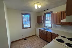 1050 Chestnut St, Newton, MA 02464 - Photo 4