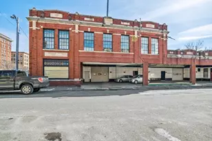 158 Chestnut St, Holyoke, MA 01040 - Photo 1