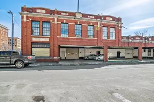 158 Chestnut St, Holyoke, MA 01040 - Photo 1