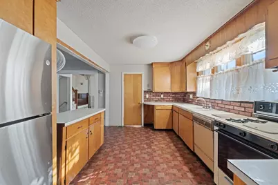 15 Chapman Ave, Holyoke, MA 01040 - Photo 8