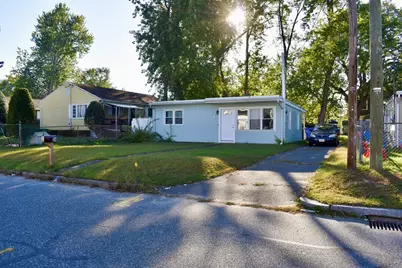 34 Wallace St, Springfield, MA 01119 - Photo 2