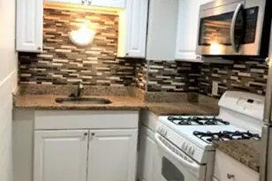 10 Fourth St Pl, Cambridge, MA 02141 - Photo 2