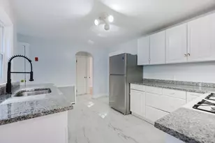 37 Maplewood Ave, Methuen, MA 01844 - Photo 10