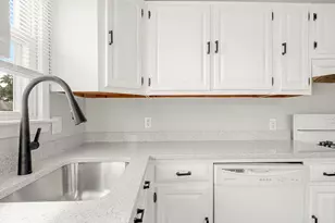 82 Cliff St, Quincy, MA 02169 - Photo 12