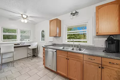 75 Carnavon Cir, Springfield, MA 01109 - Photo 6