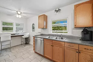 75 Carnavon Cir, Springfield, MA 01109 - Photo 6