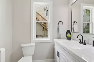 49 Linden St, Holyoke, MA 01040 - Photo 16