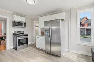 49 Linden St, Holyoke, MA 01040 - Photo 8