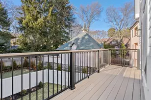 71 Greenough St, Brookline, MA 02445 - Photo 18