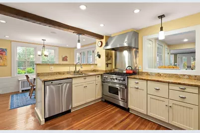 407 Highland St, Milton, MA 02186 - Photo 8