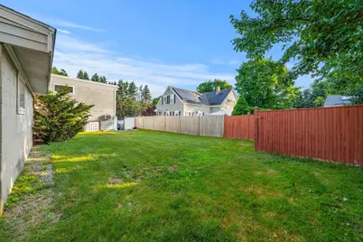 8 Marshall St, Methuen, MA 01844 - Photo 6