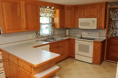 4 Thomas Hill Rd, Millbury, MA 01527 - Photo 4