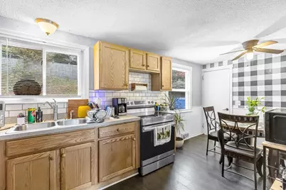 101 Regal St, Springfield, MA 01118 - Photo 8