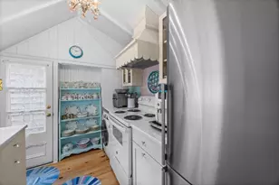 2 Lincoln Ave, Oak Bluffs, MA 02557 - Photo 10