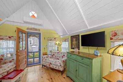 2 Lincoln Ave, Oak Bluffs, MA 02557 - Photo 4