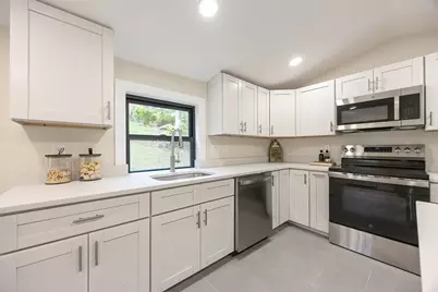 80 Margerie St, Haverhill, MA 01830 - Photo 6
