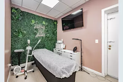 8-16 Chestnut St #16, West Springfield, MA 01089 - Photo 6