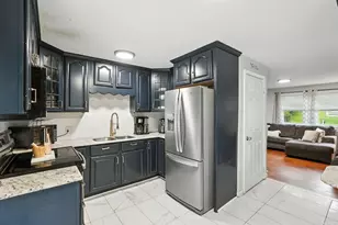 381 N Brook Rd, Springfield, MA 01119 - Photo 10