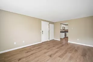 15 Maple Crest Cir, Holyoke, MA 01040 - Photo 10