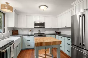 28 Chilmark Dr, Falmouth, MA 02536 - Photo 6