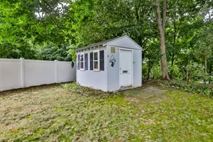 38 Norwich Cir, Medford, MA 02155 - Photo 2