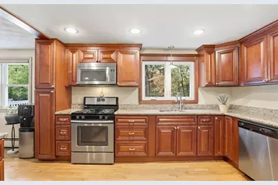 12 Mansfield St, Peabody, MA 01960 - Photo 10