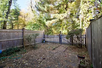 20 Smithfield Ct #20, Springfield, MA 01108 - Photo 4