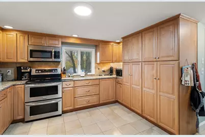 425 Pleasant St, Marlborough, MA 01752 - Photo 6